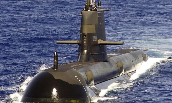 Indonesian submarine missing with 53 people