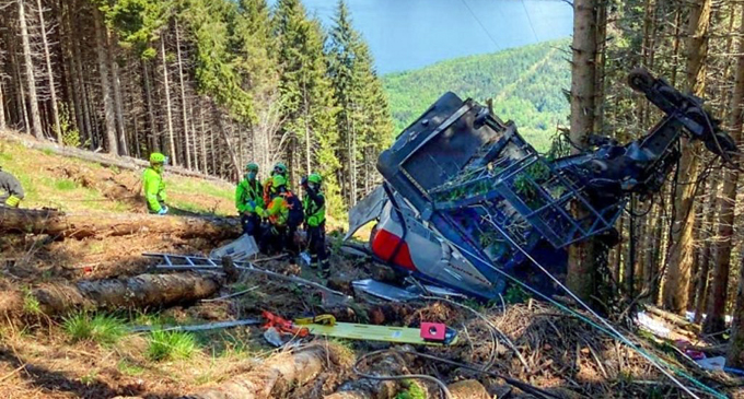 Fourteen killed after cable car falls in Italy