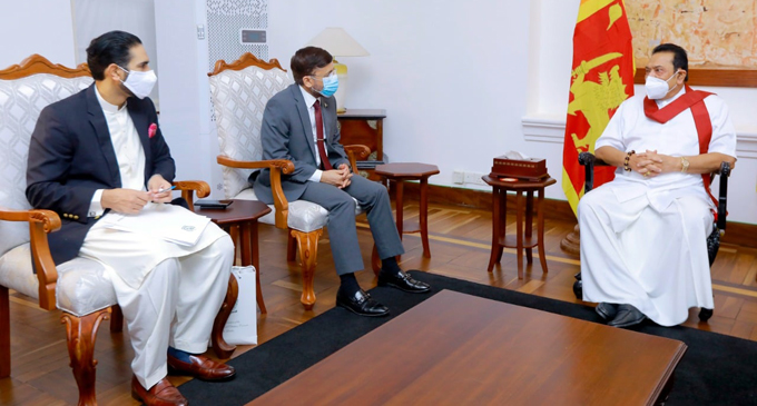 Pakistan Envoy calls on Sri Lankan Premier [PHOTOS]