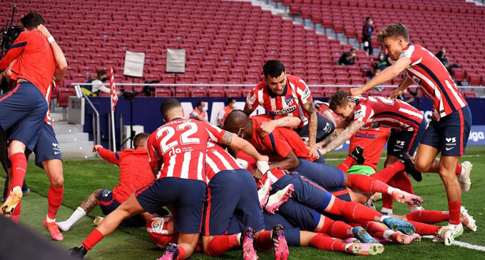 Suarez rescues Atletico on dramatic day in title race Suarez rescues Atletico on dramatic day in title race
