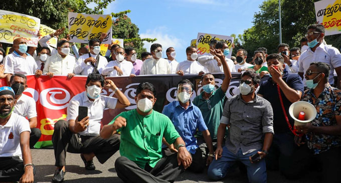 Protest held demanding fuel price reduction Protest held demanding fuel price reduction