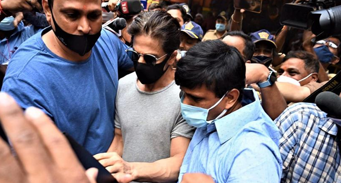 Shah Rukh Khan Meets Son Aryan Khan In Mumbai Jail