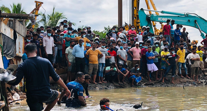 Kinniya ferry tragedy – Ferry owners flee the area Kinniya ferry tragedy – Ferry owners flee the area