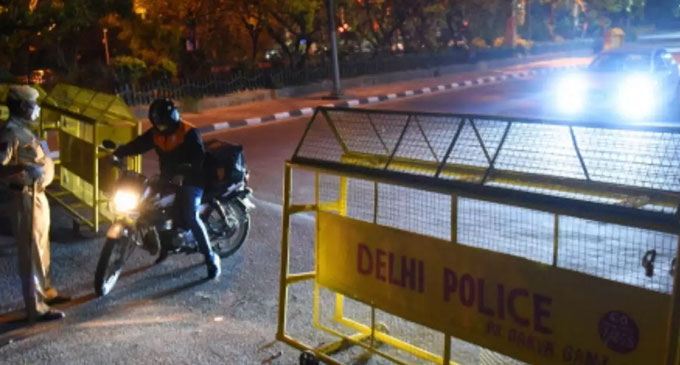 Delhi imposes night curfew Delhi imposes night curfew