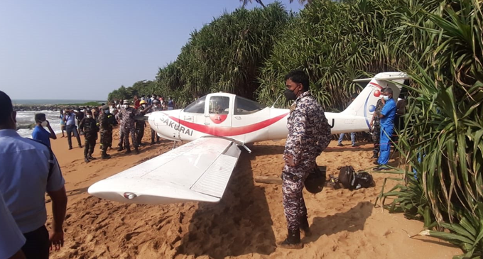 Light training craft makes emergency landing