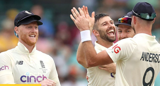 England battle hard on rain-affected opening day of Sydney Test England battle hard on rain-affected opening day of Sydney Test