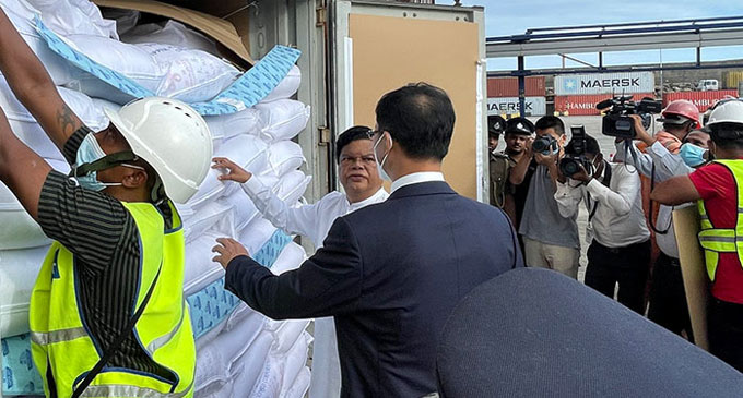 Thousand MT of rice under Chinese grant reaches Sri Lanka