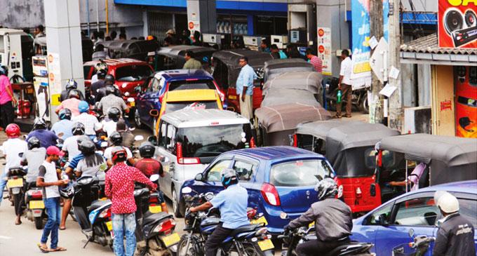 Grama Niladharis to register vehicle owners to provide fuel
