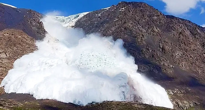 Avalanche rushes towards trekkers in Kyrgyzstan