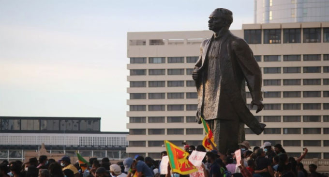 Four detained for loitering near Bandaranaike monument