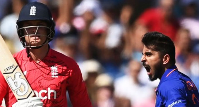 Umran’s Jubilant celebration leaves Jason Roy fuming Umran’s Jubilant celebration leaves Jason Roy fuming
