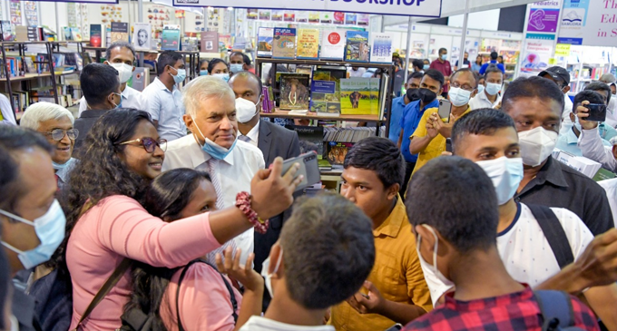 President visits book fair at BMICH